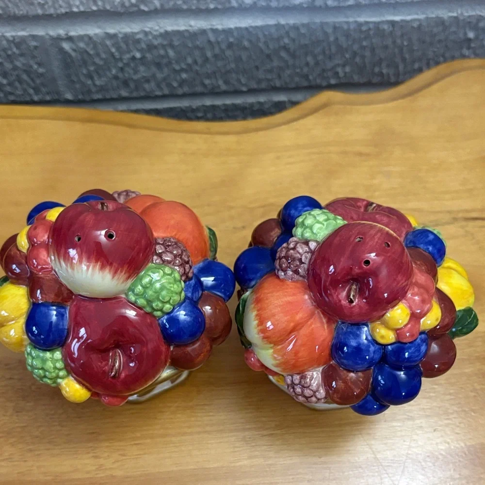 Fitz and Floyd Venezia Figural Salt and Pepper Shaker Set EUC Fruit Motif